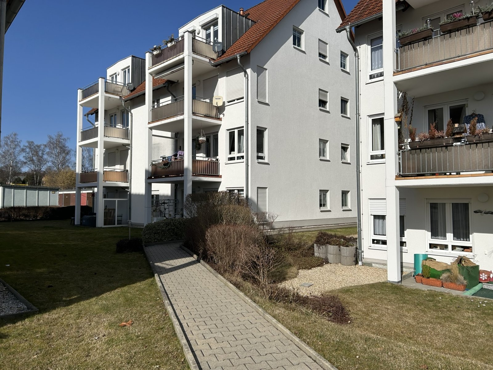 4-Raumwohnung mit Terrasse, Gäste-WC u. TG-Stpl. in ruhiger Lage! Leerstand!