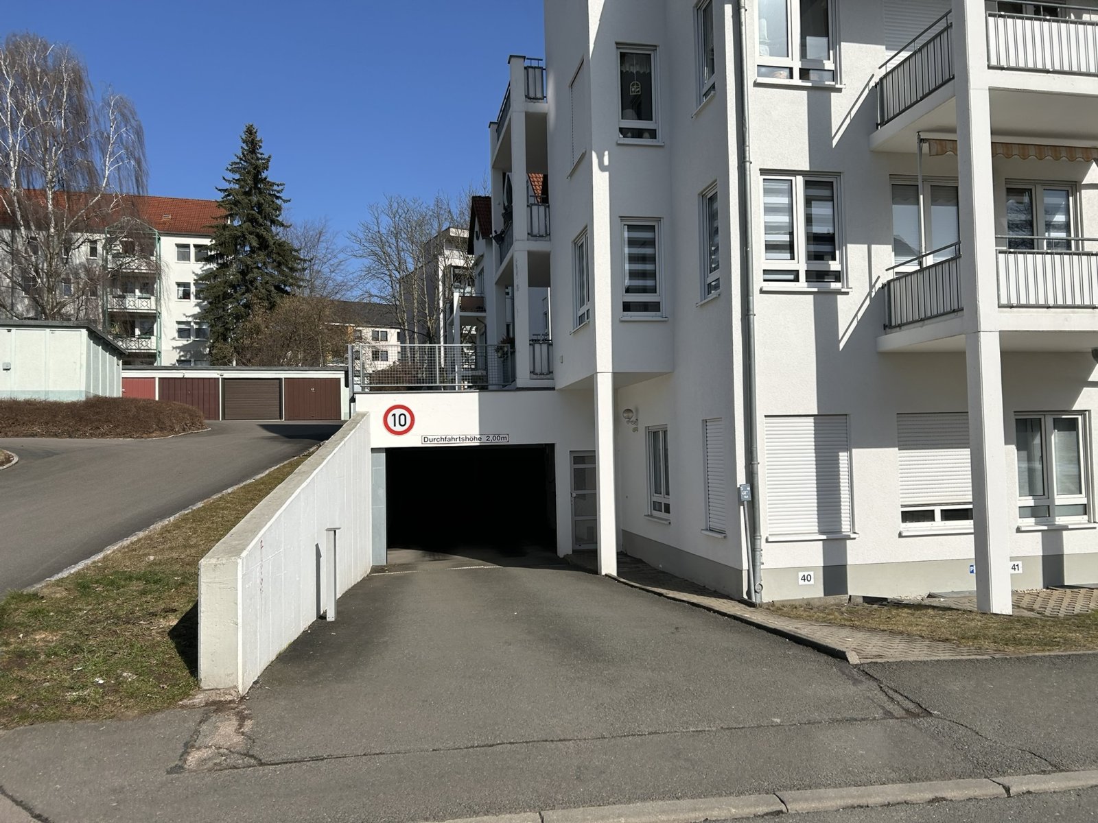 4-Raumwohnung mit Terrasse, Gäste-WC u. TG-Stpl. in ruhiger Lage! Leerstand!