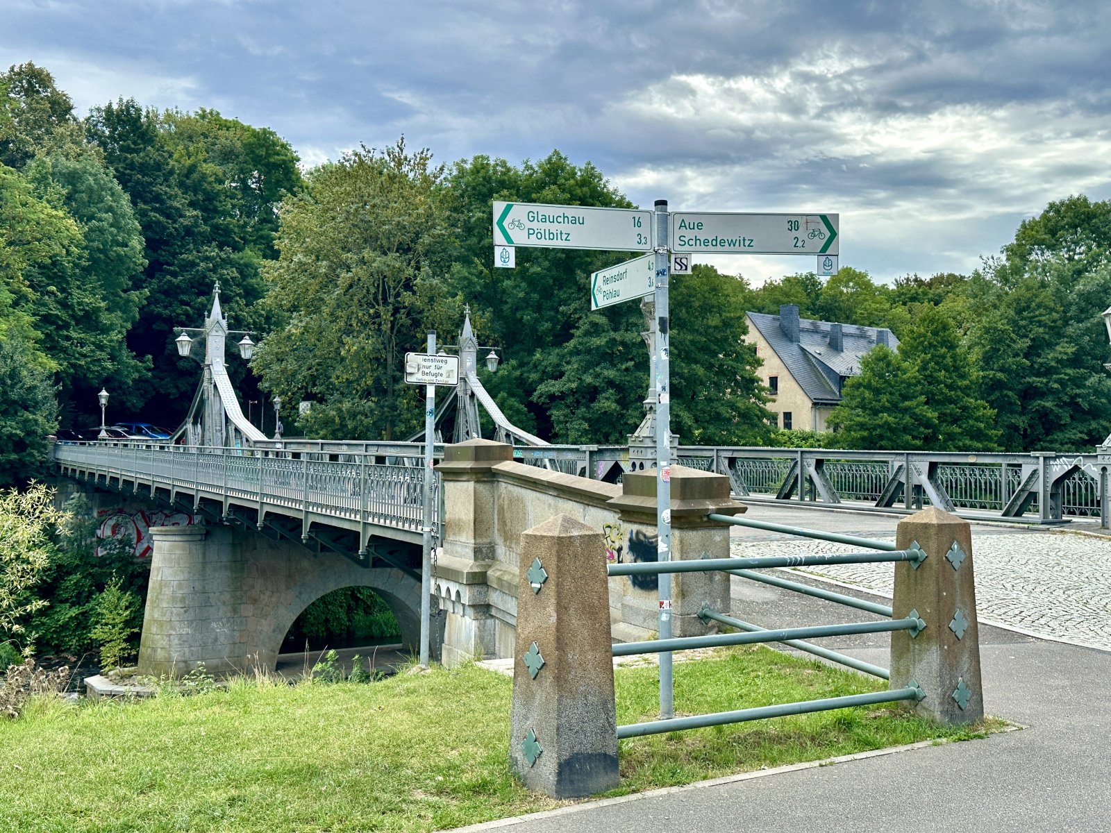 4-Raumwohnung mit Terrasse, Gäste-WC u. TG-Stpl. in ruhiger Lage! Leerstand!
