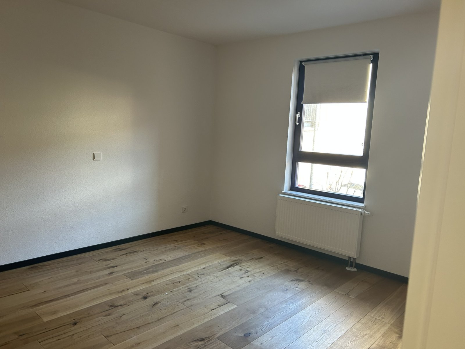 Schöne Wohnung in Marienthal, beliebte Lage, Laminat, Stellplätze vor dem Haus und EBK