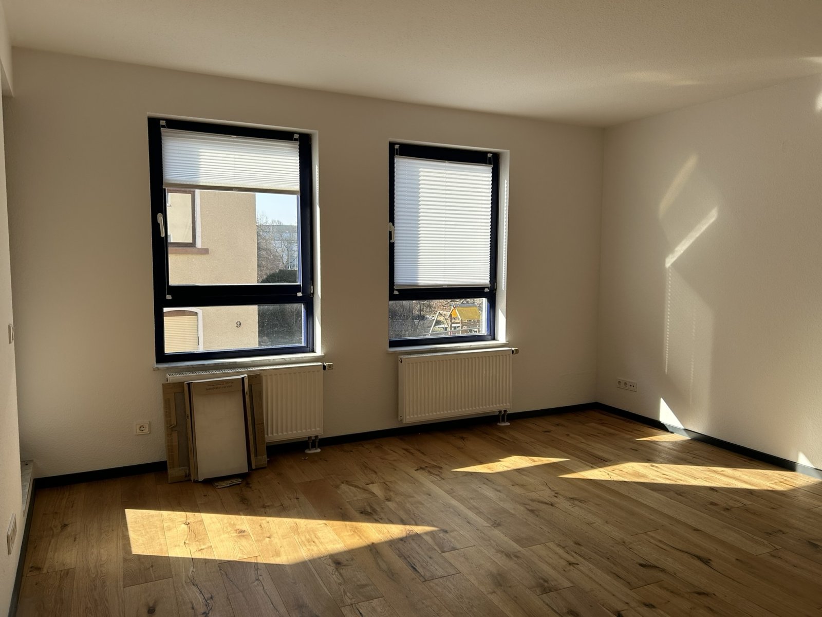 Schöne Wohnung in Marienthal, beliebte Lage, Laminat, Stellplätze vor dem Haus und EBK