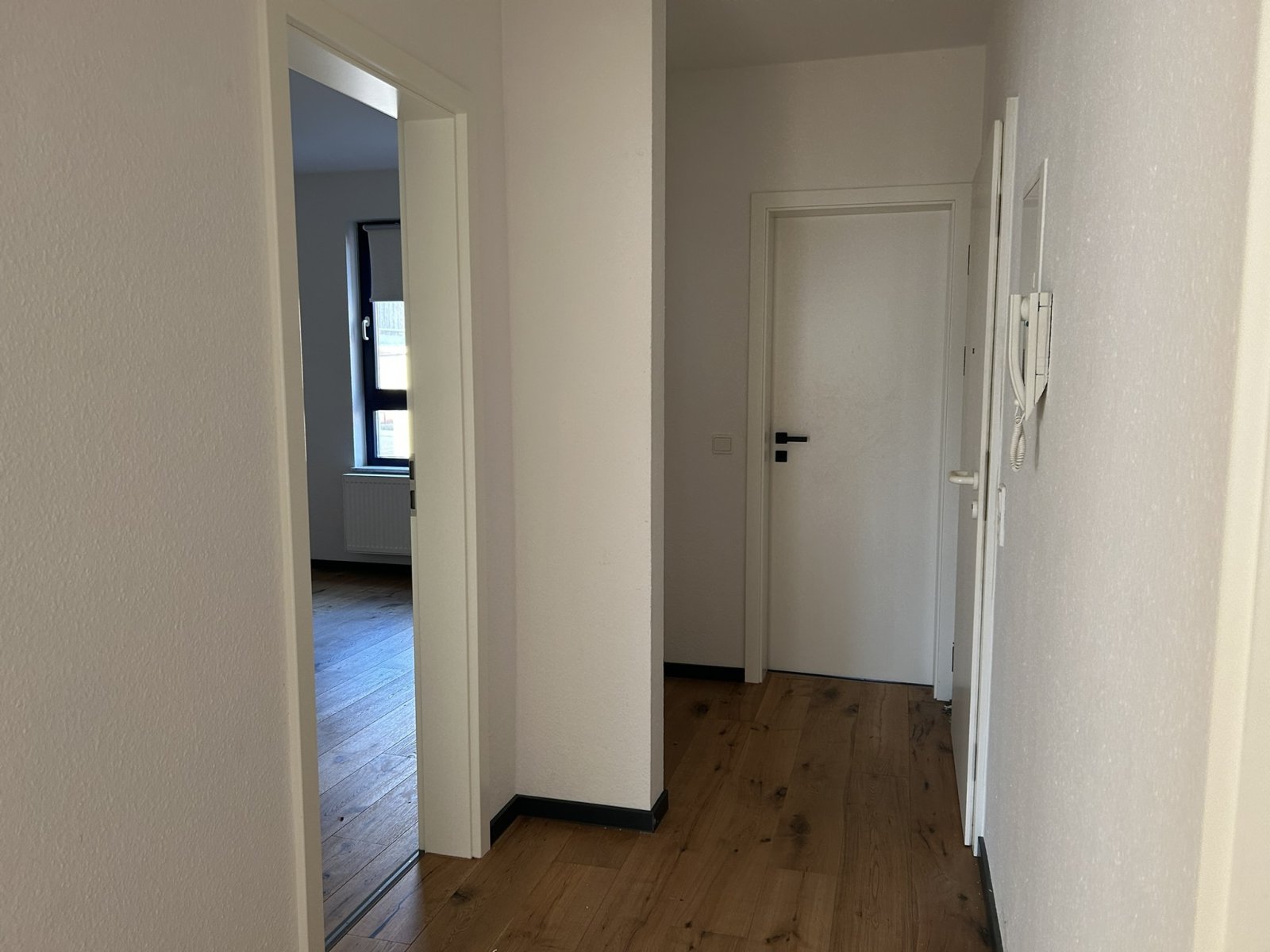 Schöne Wohnung in Marienthal, beliebte Lage, Laminat, Stellplätze vor dem Haus und EBK