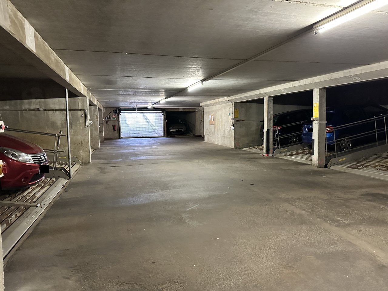 Frisch renoviert! 2-Raumwhg. mit Balkon, TG-Stpl. (duplex, saniert), Neubau 1997!