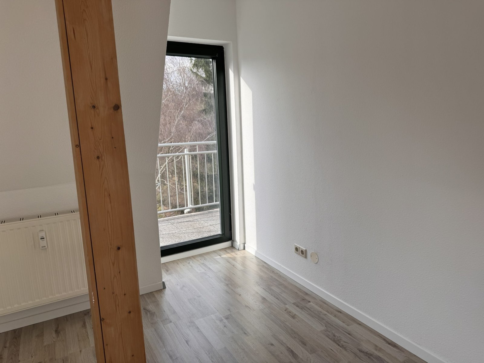 Ab 1.12.25! Beliebte Wohngegend, 2-R-Whg. im DG, Balkon und Tageslichtbad!