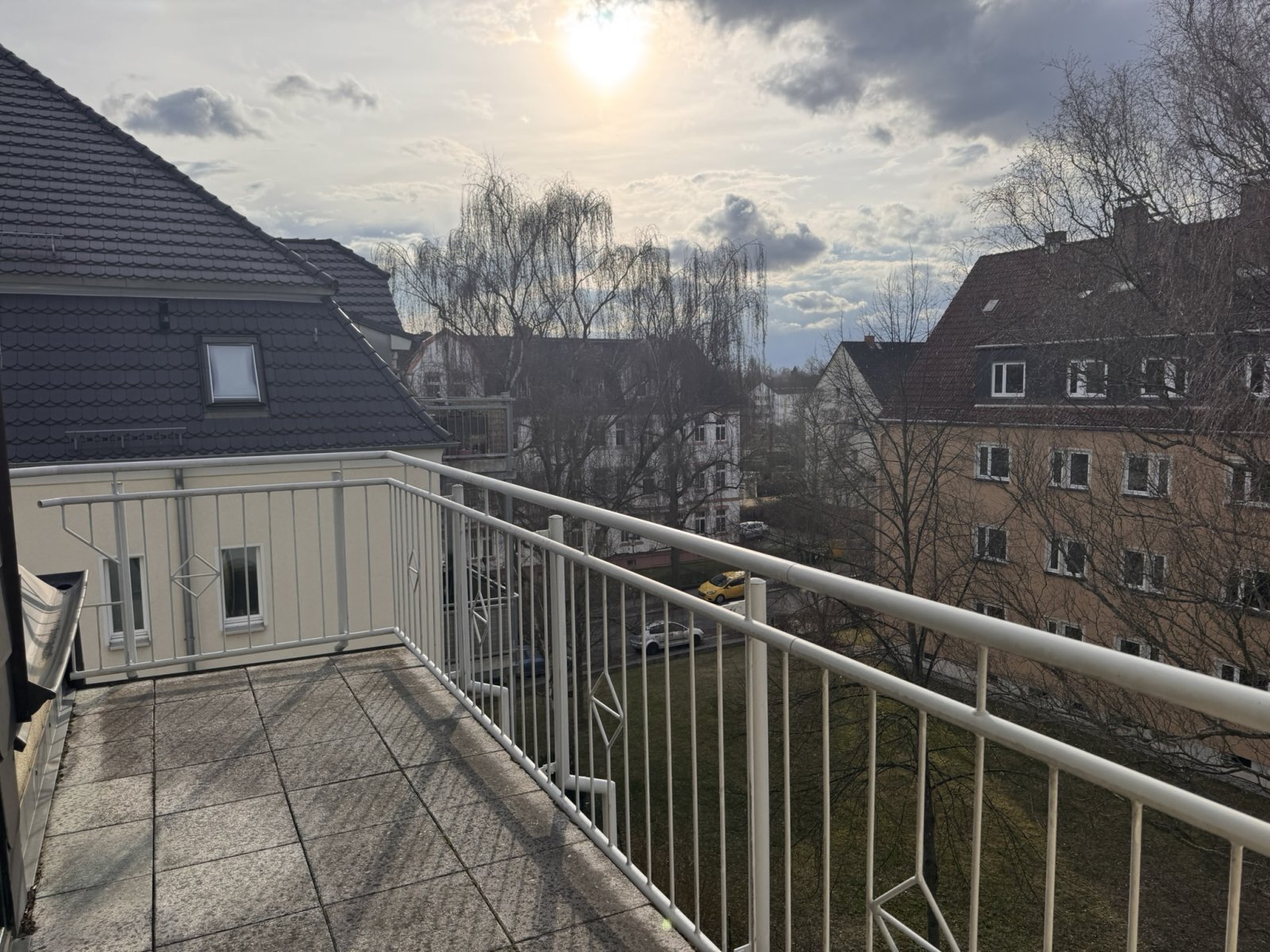 Ab 1.12.25! Beliebte Wohngegend, 2-R-Whg. im DG, Balkon und Tageslichtbad!
