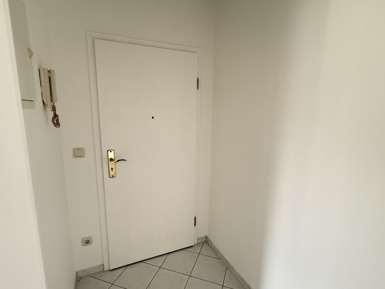 Sanierte 1,5-Raumwohnung mit Balkon und Stellplatz in Marienthal!