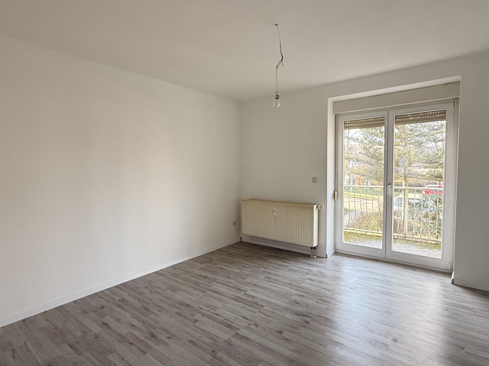 Sanierte 1,5-Raumwohnung mit Balkon und Stellplatz in Marienthal!