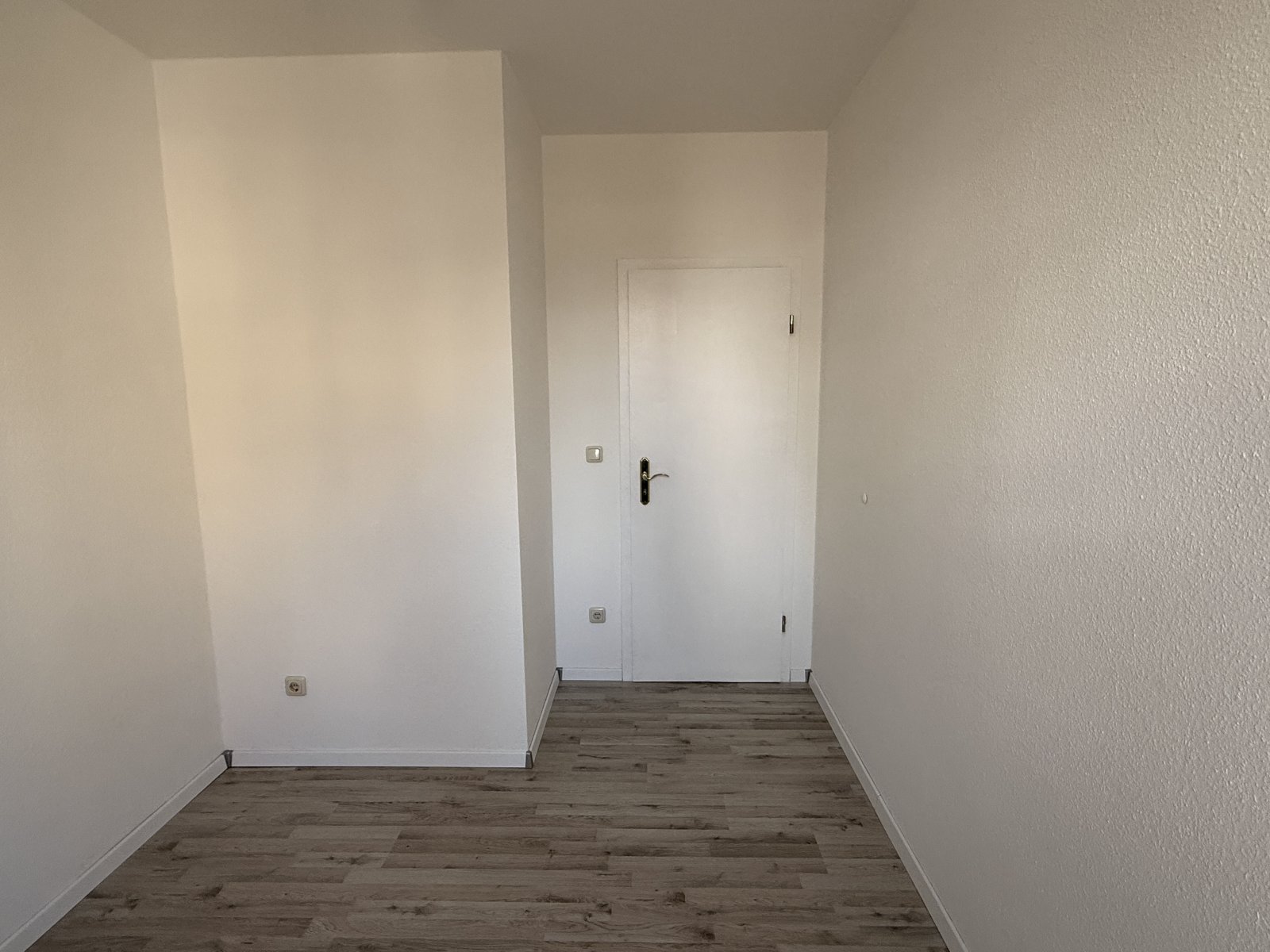 Sanierte 1,5-Raumwohnung mit Balkon und Stellplatz in Marienthal!