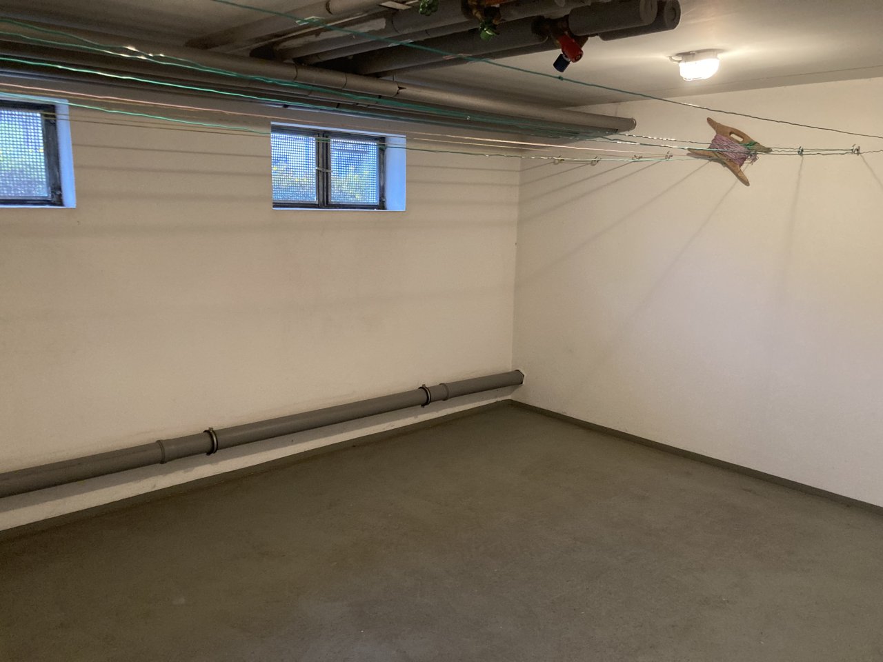 Attraktive 3-Raumwohnung mit Balkon & Carport-Stellplatz in Fraureuth! Modernisierungsbedürftig!