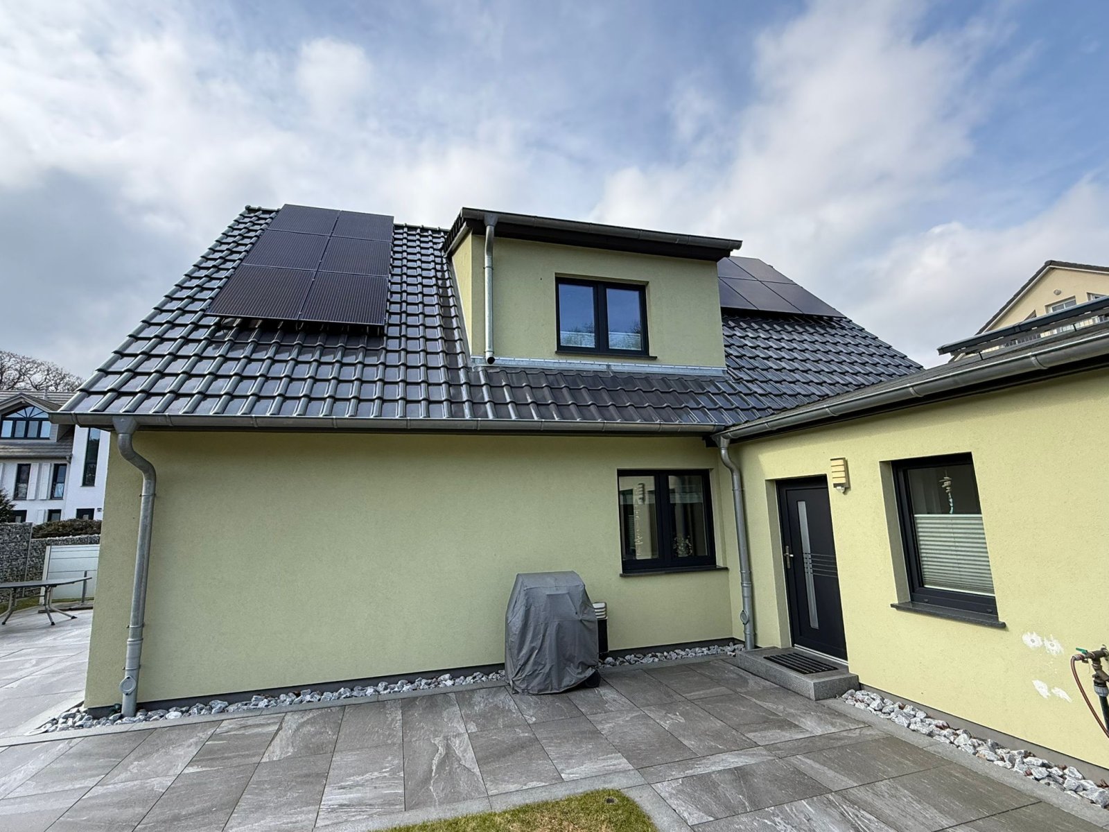 Exklusive Strandnähe trifft moderne Eleganz! EFH mit Einliegerwohnung in Bestlage von Thiessow!