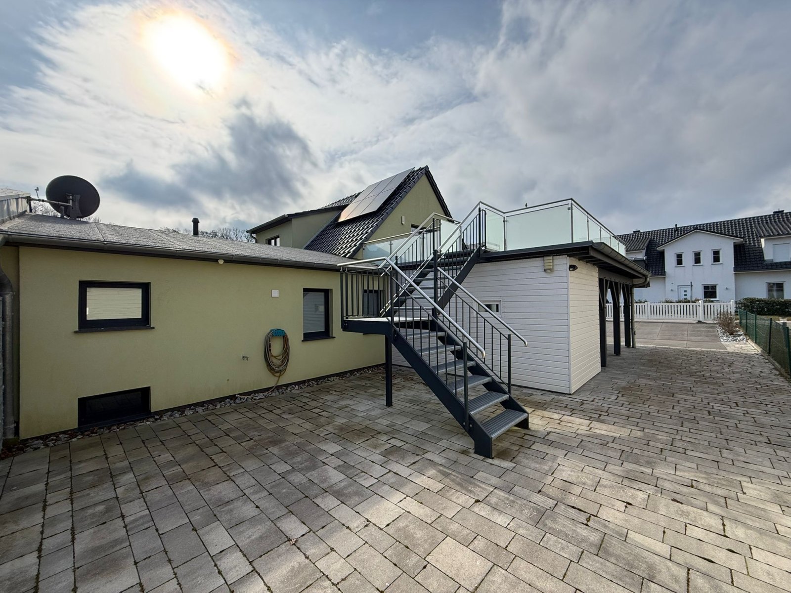 Exklusive Strandnähe trifft moderne Eleganz! EFH mit Einliegerwohnung in Bestlage von Thiessow!