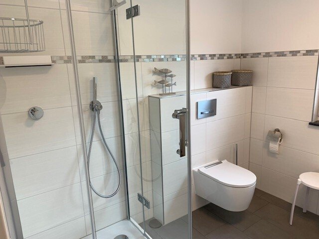 Exklusive Strandnähe trifft moderne Eleganz! EFH mit Einliegerwohnung in Bestlage von Thiessow!