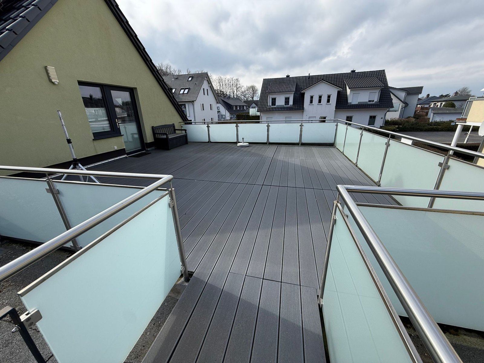 Exklusive Strandnähe trifft moderne Eleganz! EFH mit Einliegerwohnung in Bestlage von Thiessow!