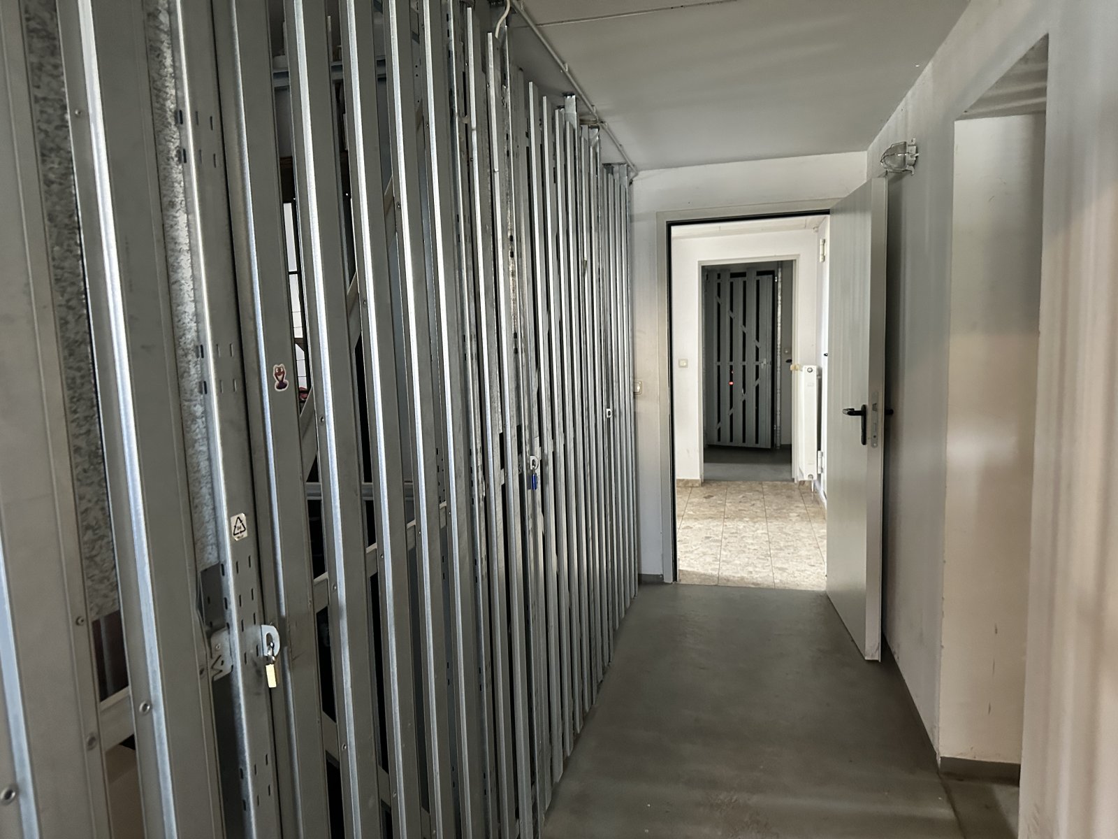 Attraktive 3-Raumwohnung mit Balkon & Carport-Stellplatz in Fraureuth! Modernisierungsbedürftig!