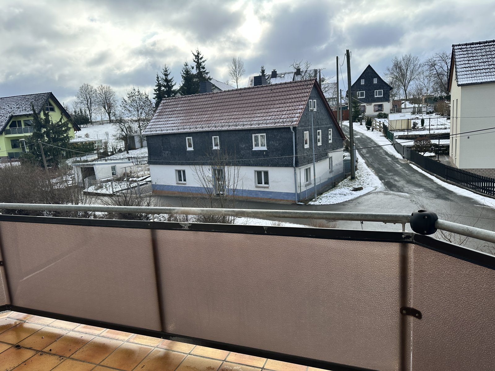 Attraktive 3-Raumwohnung mit Balkon & Carport-Stellplatz in Fraureuth! Modernisierungsbedürftig!