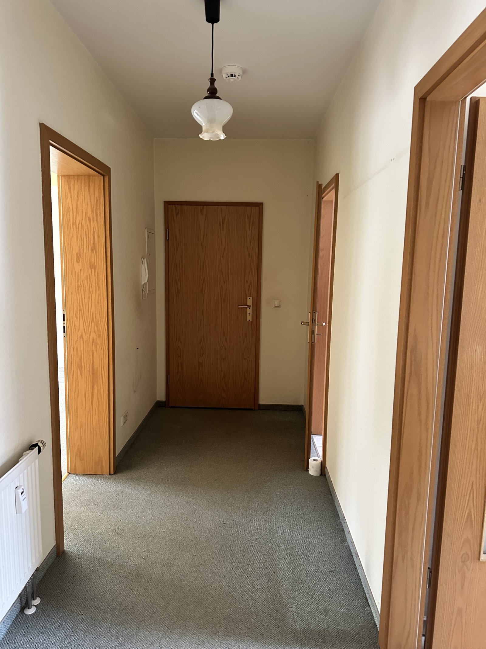 Attraktive 3-Raumwohnung mit Balkon & Carport-Stellplatz in Fraureuth! Modernisierungsbedürftig!