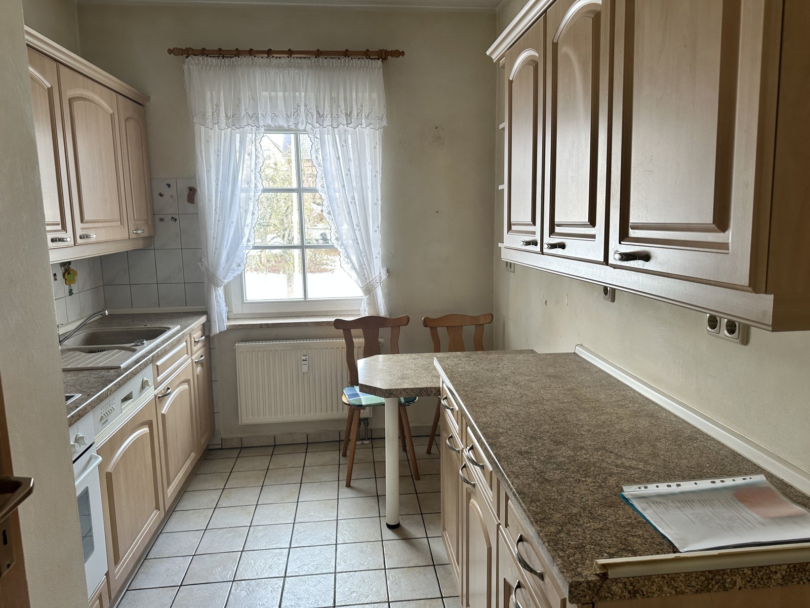 Attraktive 3-Raumwohnung mit Balkon & Carport-Stellplatz in Fraureuth! Modernisierungsbedürftig!