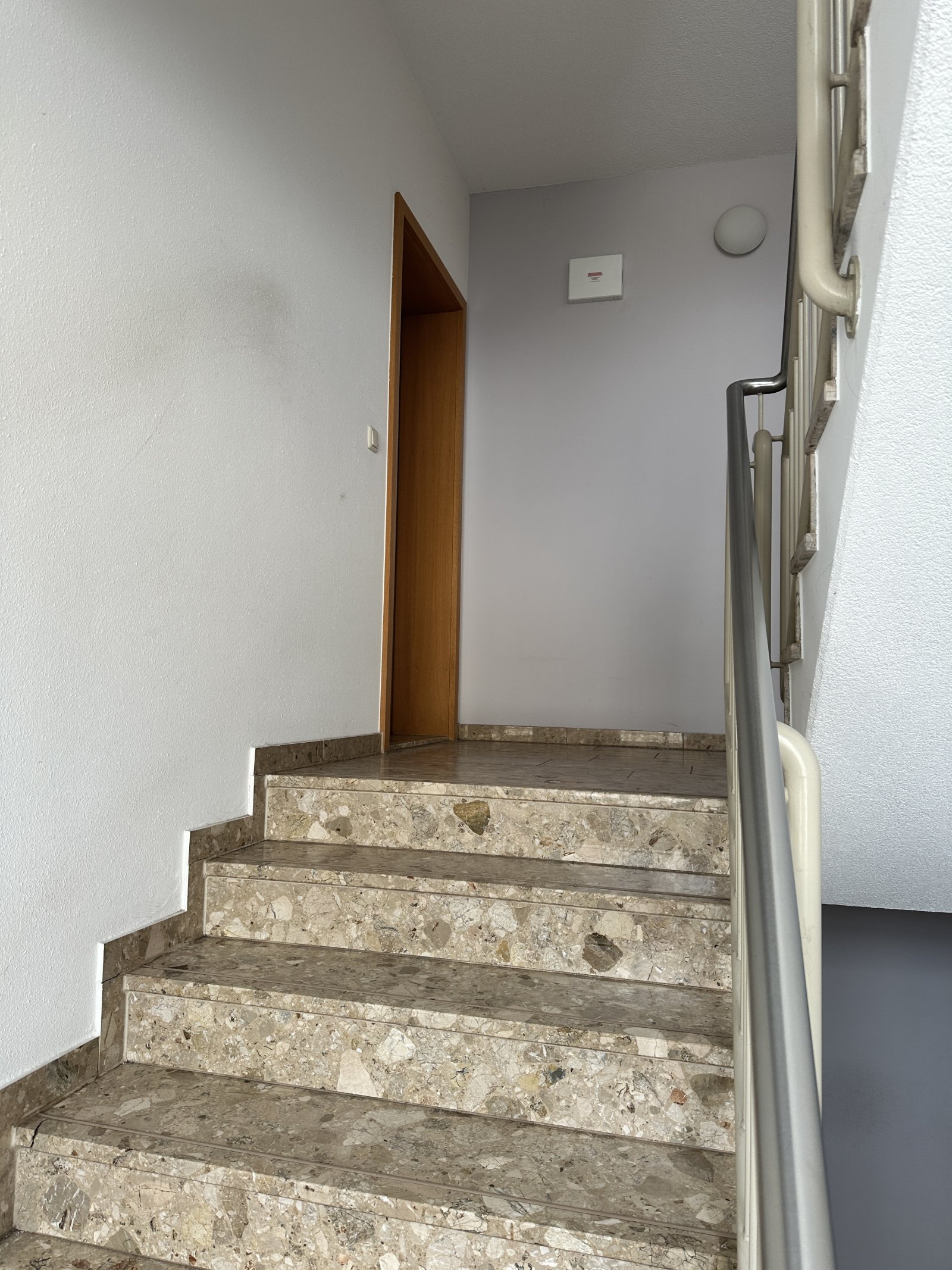 Attraktive 3-Raumwohnung mit Balkon & Carport-Stellplatz in Fraureuth! Modernisierungsbedürftig!