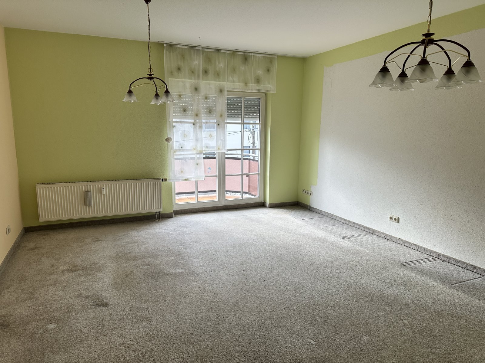 Attraktive 3-Raumwohnung mit Balkon & Carport-Stellplatz in Fraureuth! Modernisierungsbedürftig!