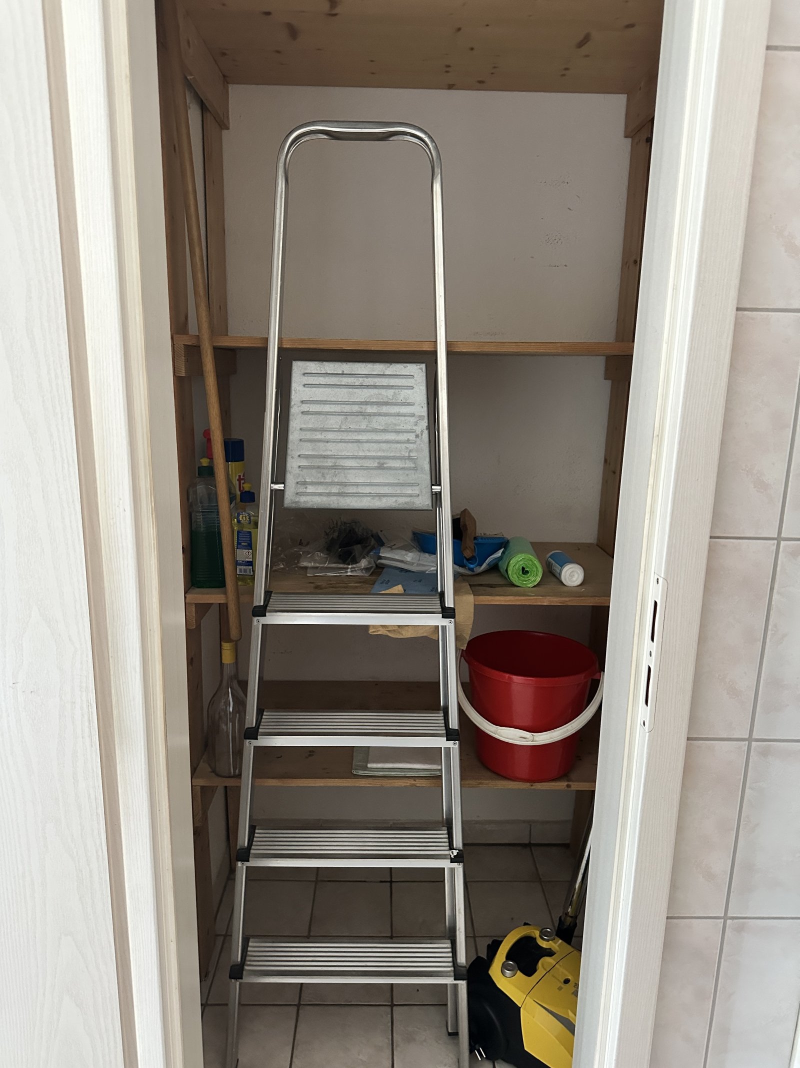 Attraktive 3-Raumwohnung mit Balkon & Carport-Stellplatz in Fraureuth! Modernisierungsbedürftig!