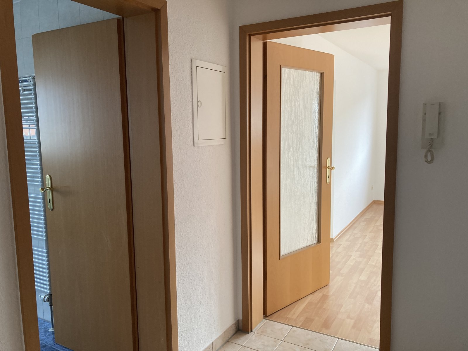 Große 1,5-Raum DG-Wohnung mit gehobener Ausstattung in Bahnhofsnähe