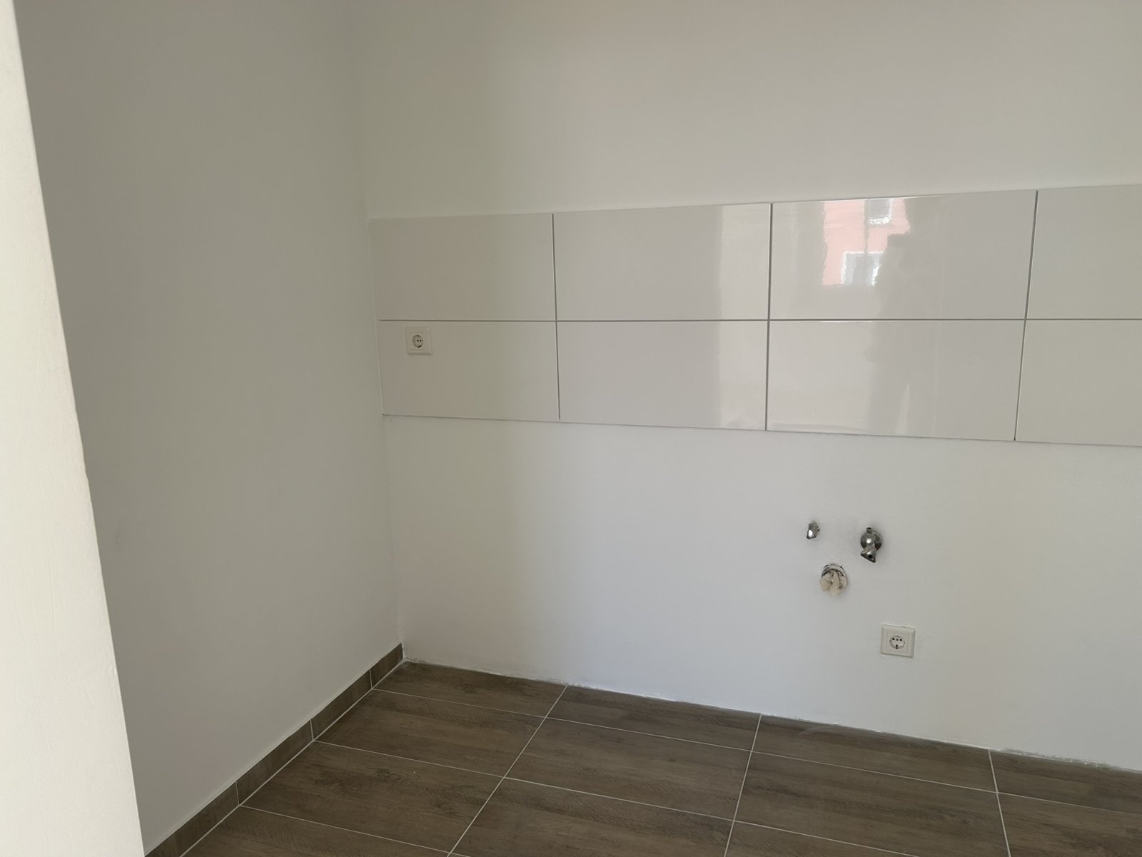 Frisch renovierte 2-Zimmer-Whg. mit Balkon, nähe Marienthal