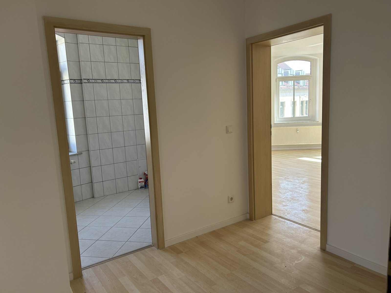 Frisch renovierte 2-Zimmer-Whg. mit Balkon, nähe Marienthal