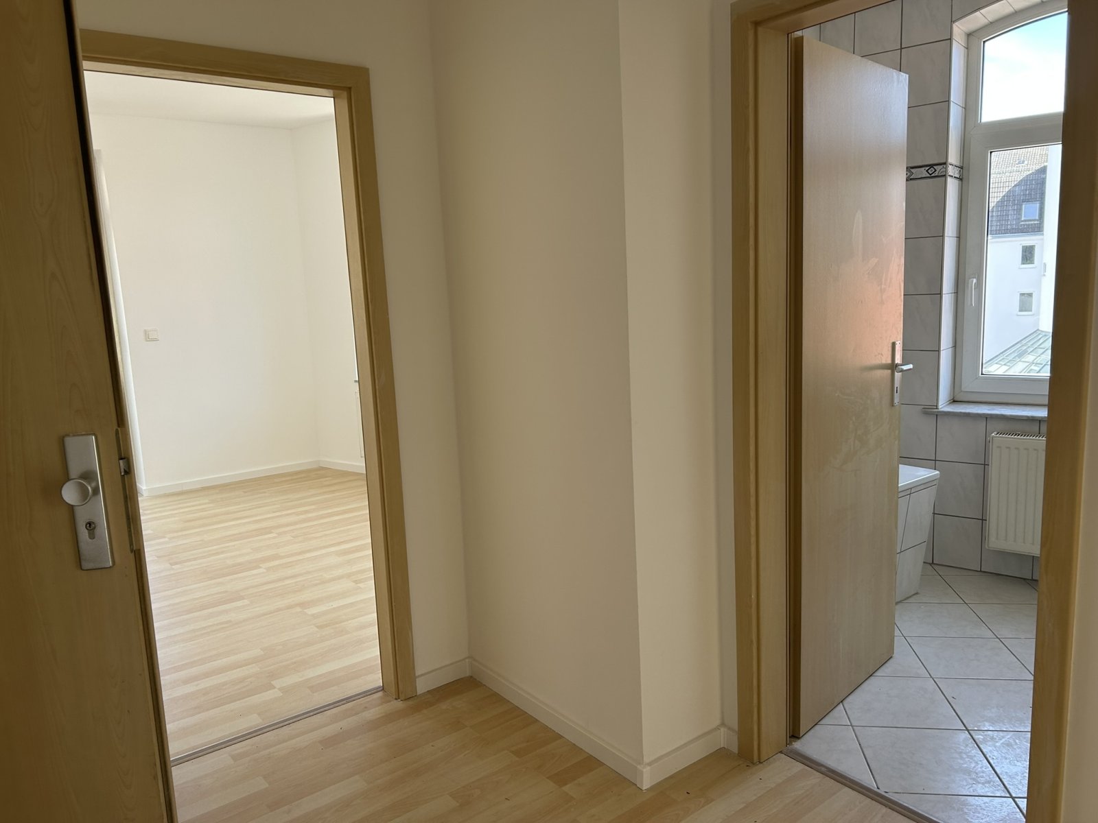 Frisch renovierte 2-Zimmer-Whg. mit Balkon, nähe Marienthal