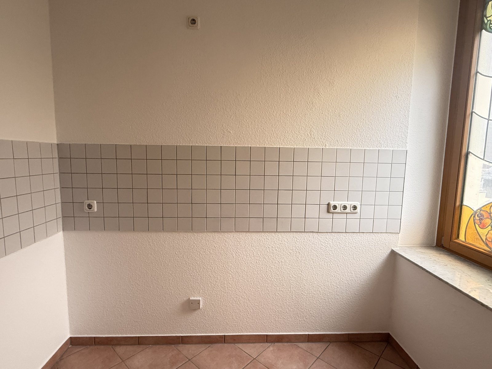Modernisierte 2-Raum-Wohnung mit Balkon! Denkmalschutz! Leerstehend!