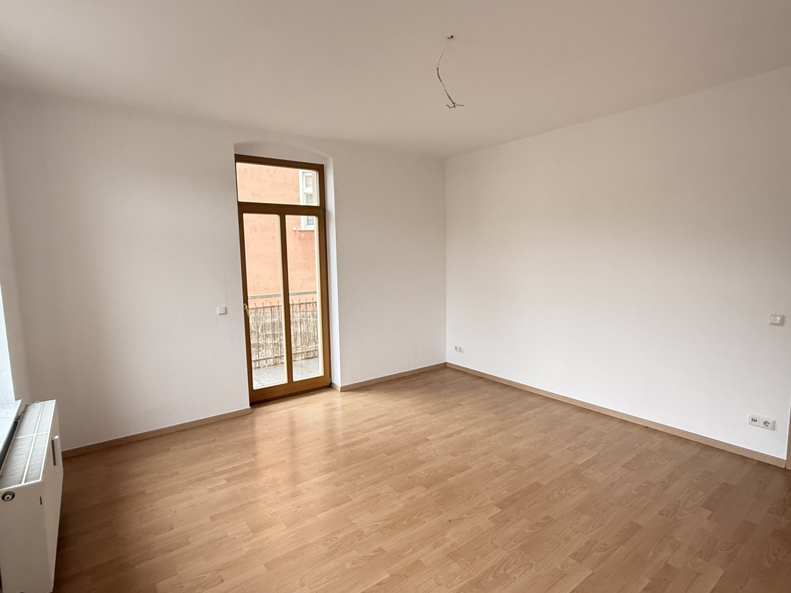 Modernisierte 2-Raum-Wohnung mit Balkon! Denkmalschutz! Leerstehend!