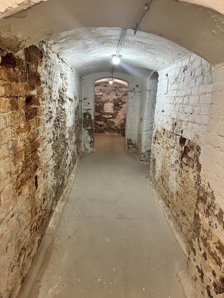 Historisches Villenviertel! 1-Zimmer-Whg. (OG) mit EBK, Tageslicht-Bad und Stellplatz.