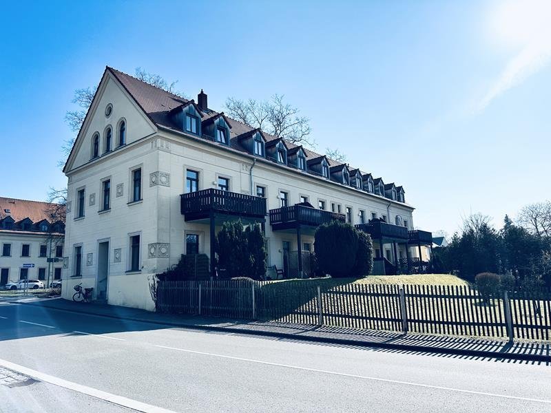Historisches Villenviertel! 1-Zimmer-Whg. (OG) mit EBK, Tageslicht-Bad und Stellplatz.