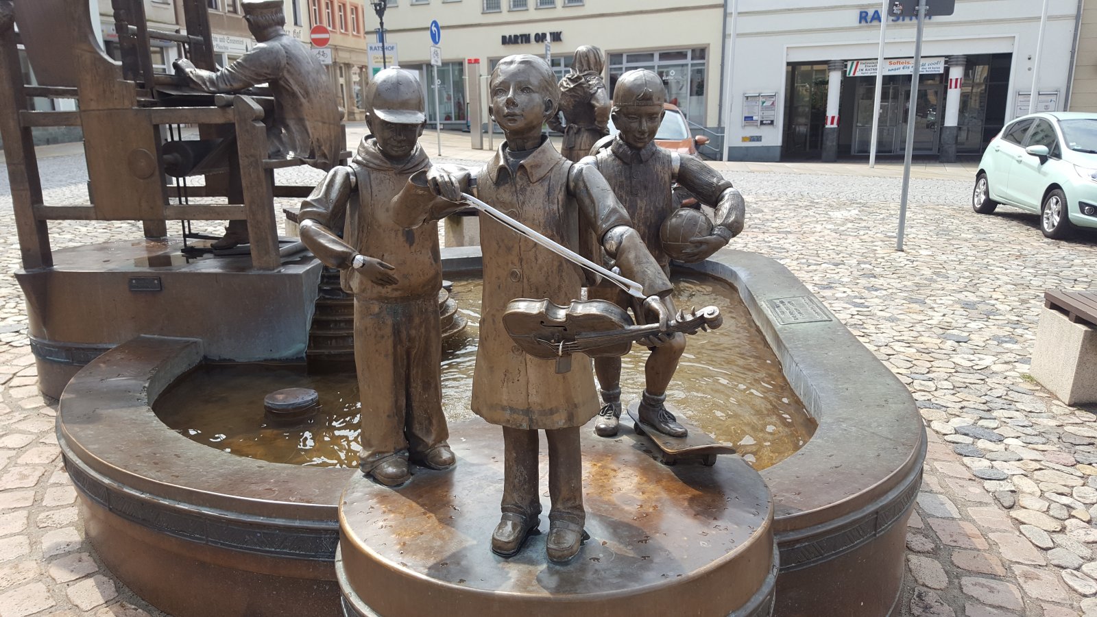 Historisches Villenviertel! 1-Zimmer-Whg. (OG) mit EBK, Tageslicht-Bad und Stellplatz.