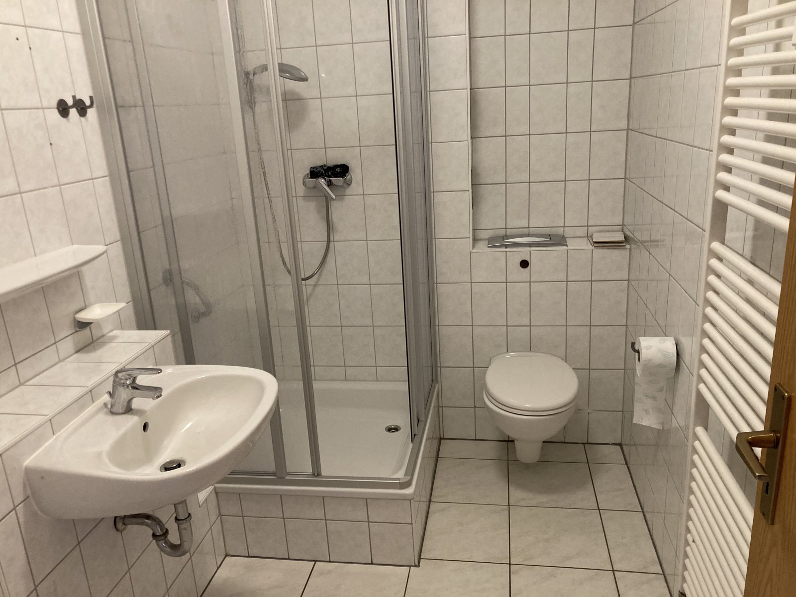 Fraureuth, schöne 2-Zimmer Erdgeschosswohnung mit Balkon, Stellplatz optional