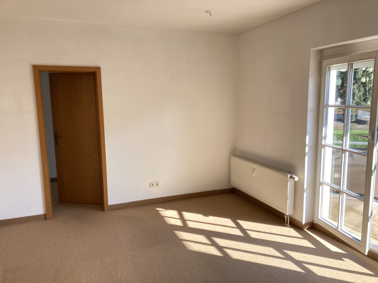 Fraureuth, schöne 2-Zimmer Erdgeschosswohnung mit Balkon, Stellplatz optional