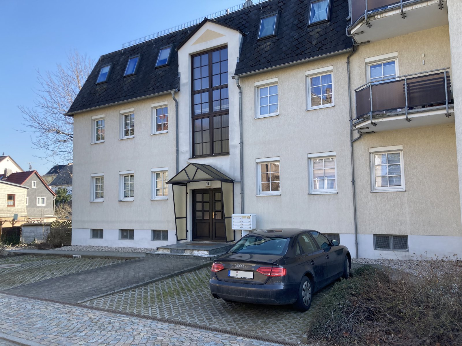 Fraureuth, schöne 2-Zimmer Erdgeschosswohnung mit Balkon, Stellplatz optional