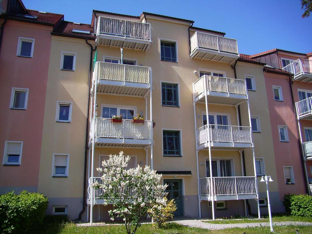 Ab 1.8.! Schöne 2-Raumwohnung mit Balkon, Tageslichtbad u. Stpl. in Marienthal! Blick ins Erzgebirge!