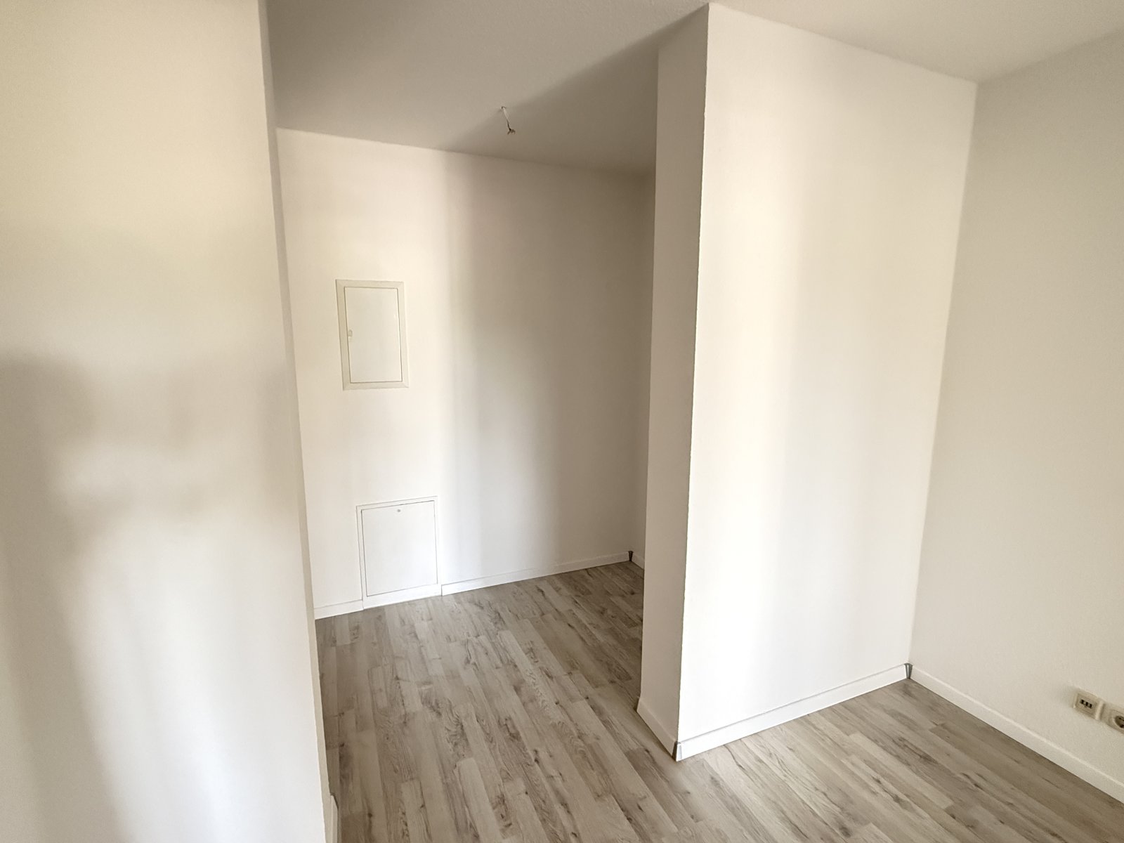 Frisch sanierte 3-Raumwohnung mit Balkon, TG-Stellpl. & Fahrstuhl!