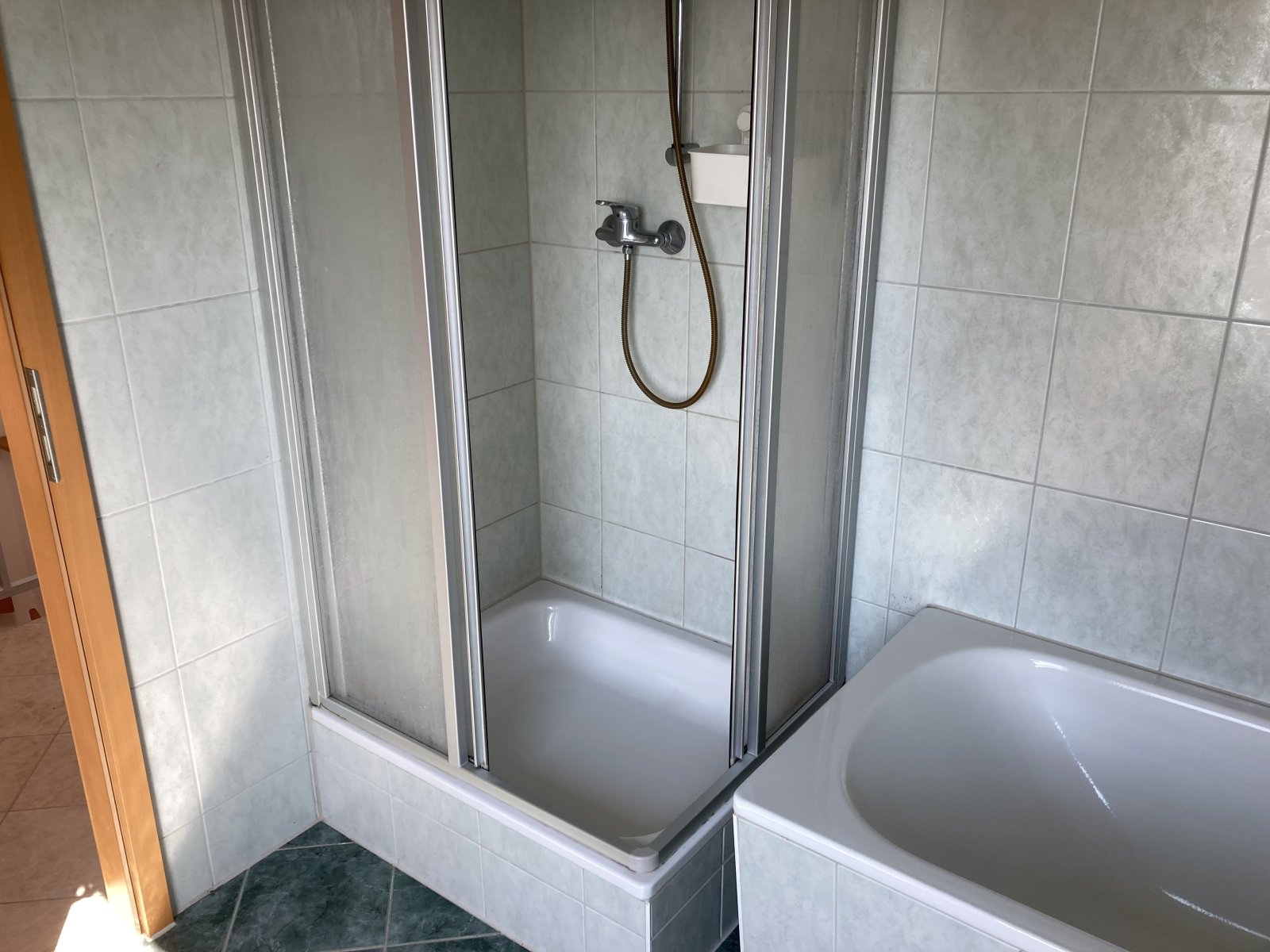 Ab 1.8.26! Schöne 2-Raum-Maisonettewhg. mit Balkon und Stellplatz!