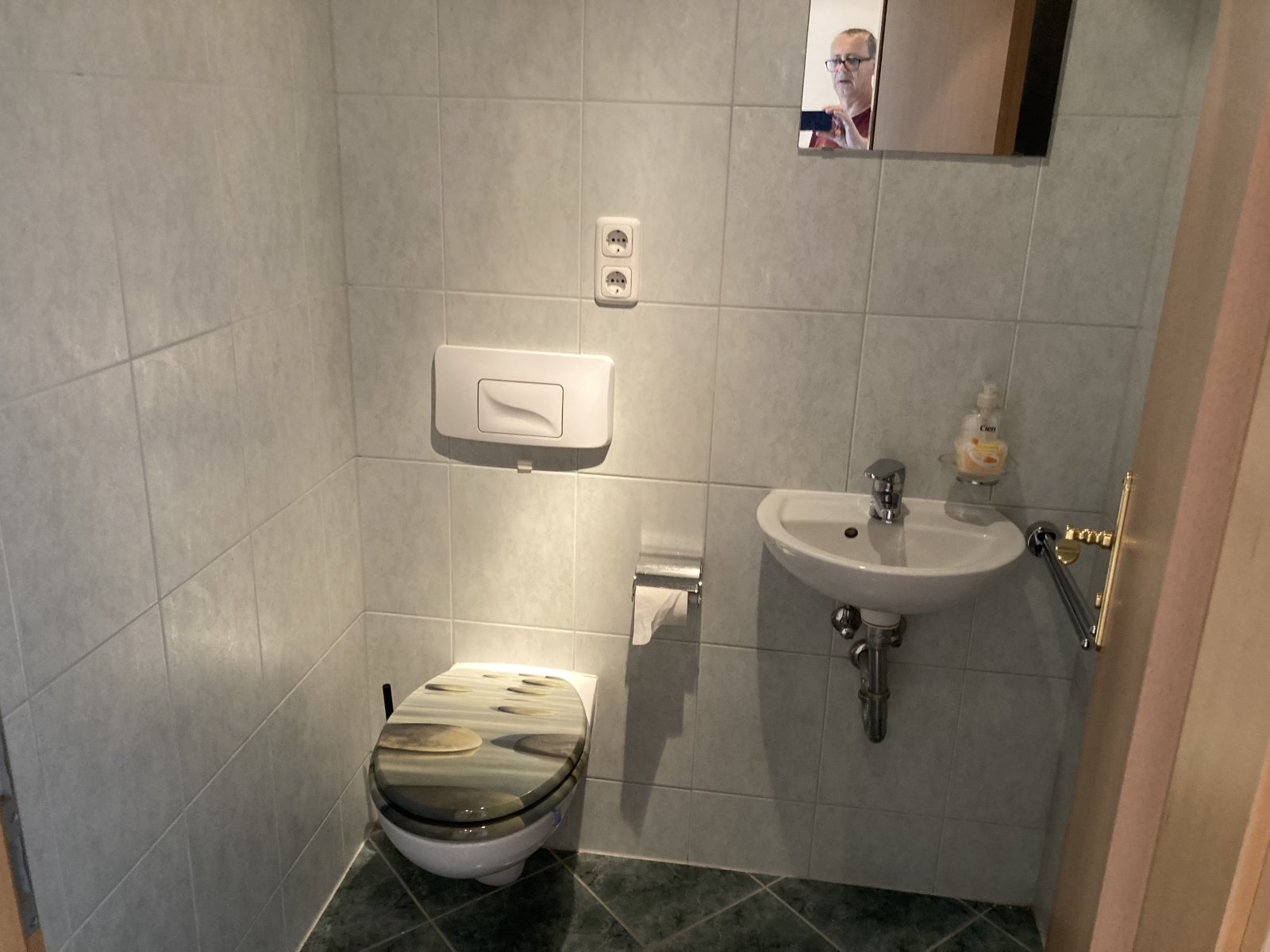 Ab 1.8.26! Schöne 2-Raum-Maisonettewhg. mit Balkon und Stellplatz!