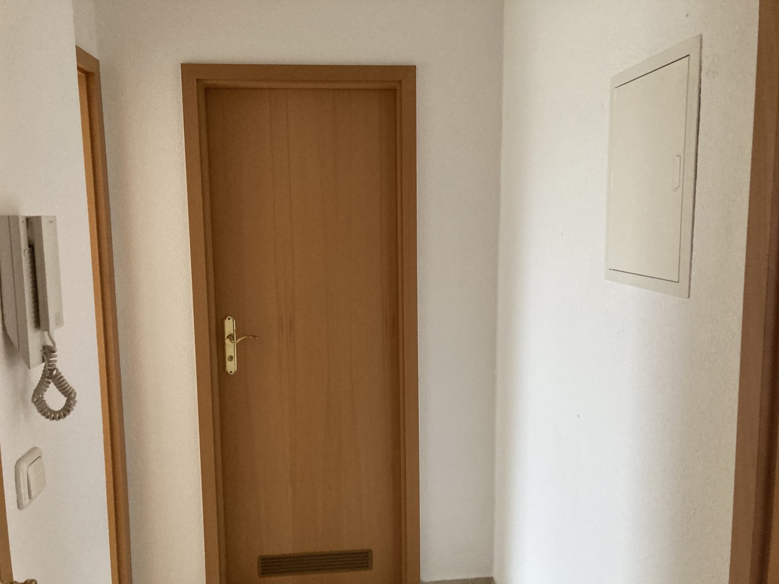 Ab 1.8.26! Schöne 2-Raum-Maisonettewhg. mit Balkon und Stellplatz!