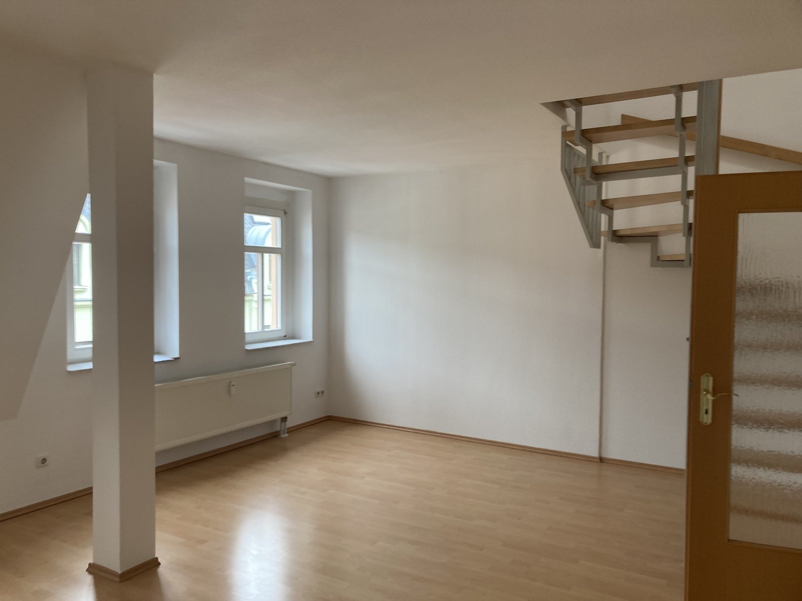 Ab 1.8.26! Schöne 2-Raum-Maisonettewhg. mit Balkon und Stellplatz!