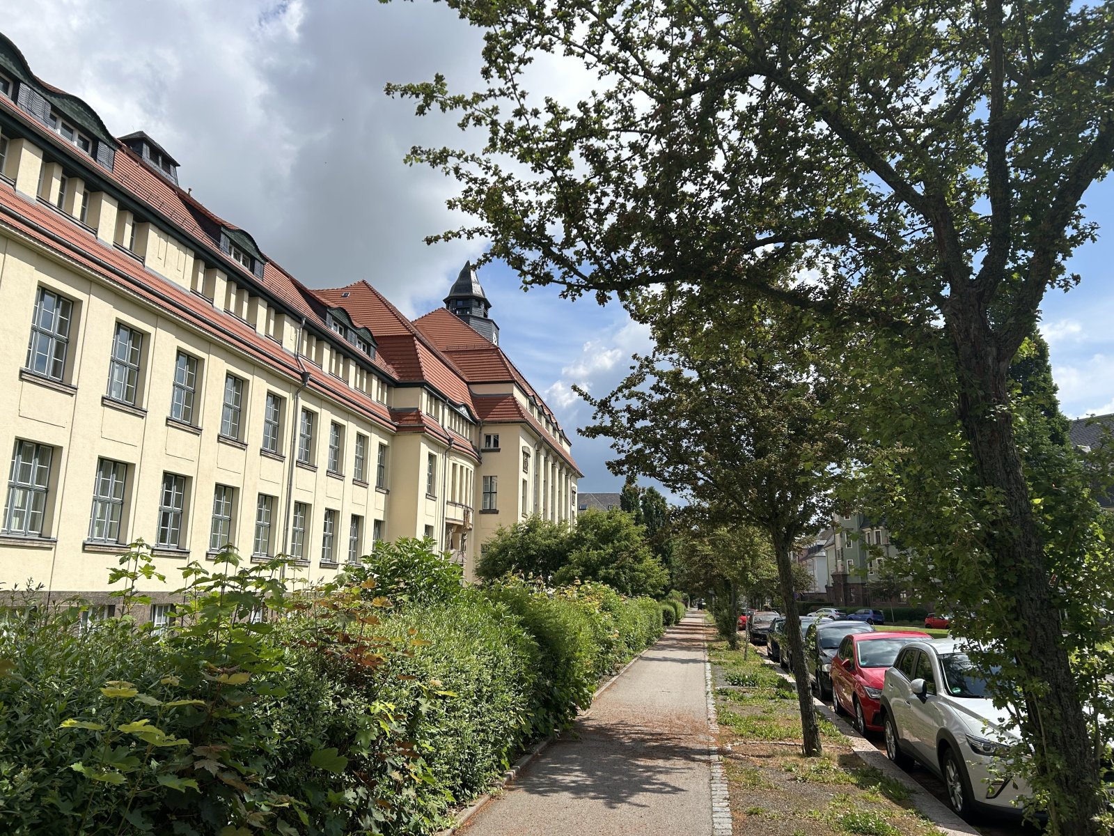 Zentrumsnahe 3-Raumwohnung mit Balkon, Stellplatz und EBK!