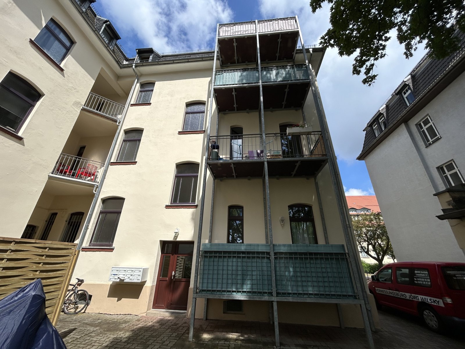 Zentrumsnahe 3-Raumwohnung mit Balkon, Stellplatz und EBK!