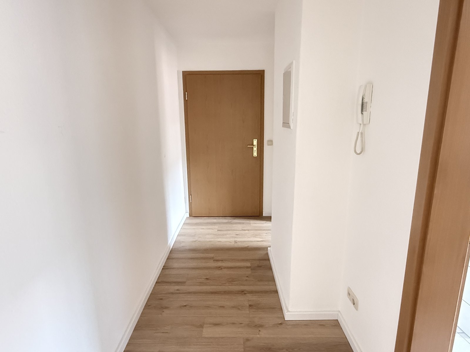 Schöne 2-Raumwohnung mit Balkon, Stpl. und neuer EBK! Tageslichtbad!