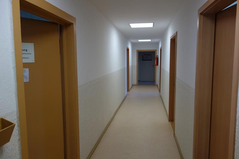 Ehemaliges Ärztehaus = idealer Standort z.B. als Schulungszentrum = mit Fahrstuhl