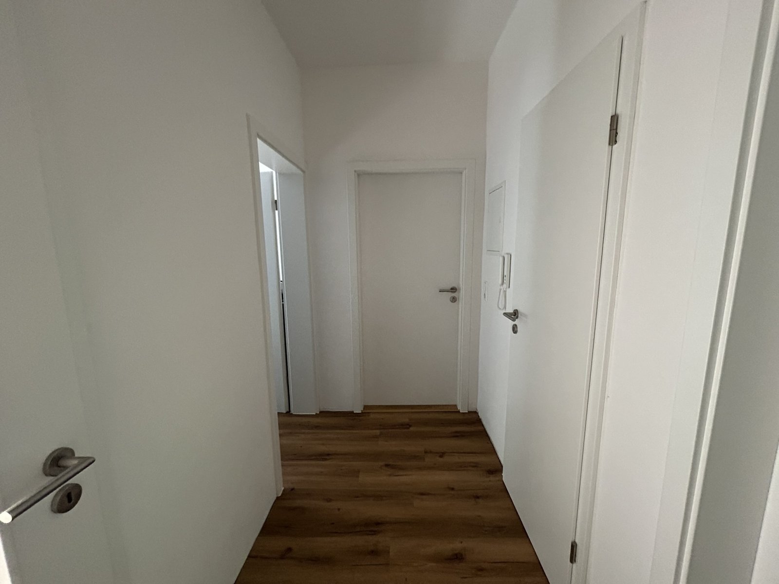 Schöne 2-Raumwhg. mit EBK und Balkon in Zwickau! Wallbox für E-Autos am Haus!