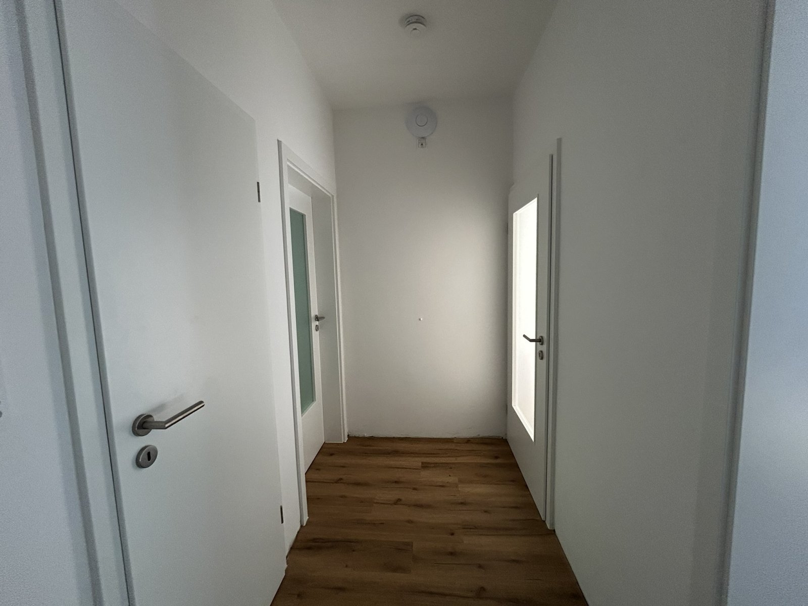 Schöne 2-Raumwhg. mit EBK und Balkon in Zwickau! Wallbox für E-Autos am Haus!
