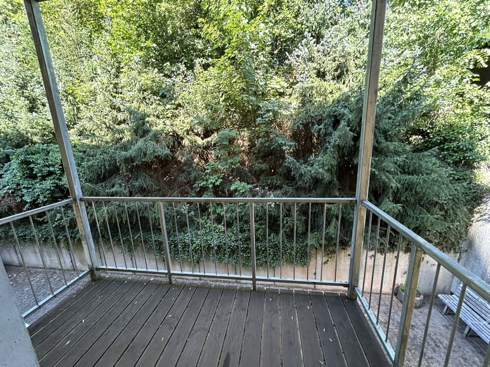 Schöne 2-Raumwhg. mit EBK und Balkon in Zwickau! Wallbox für E-Autos am Haus!