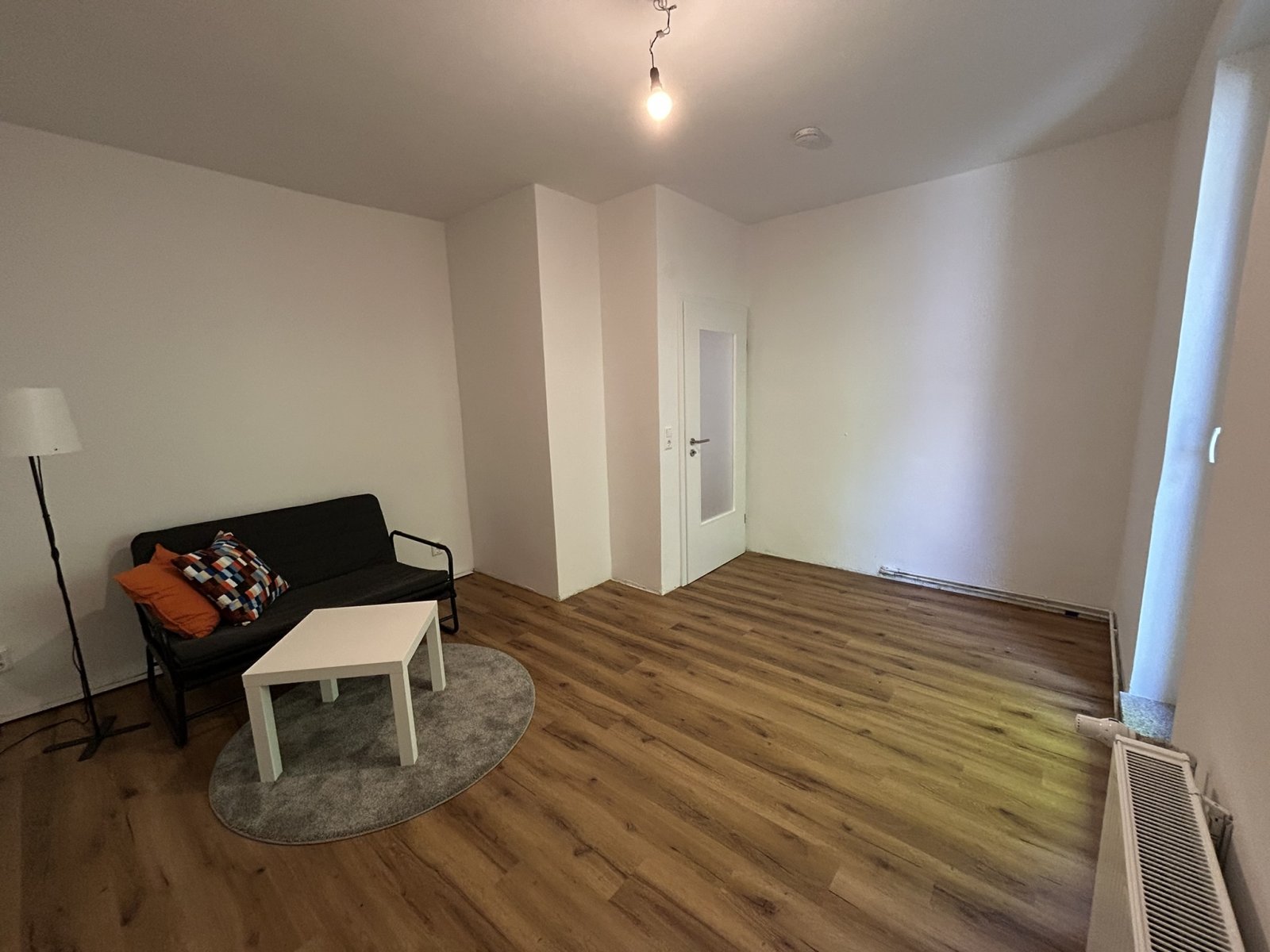 Schöne 2-Raumwhg. mit EBK und Balkon in Zwickau! Wallbox für E-Autos am Haus!
